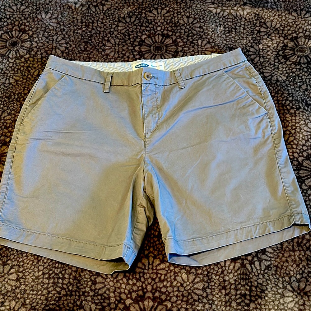 Women’s Old Navy Everyday Chino Shorts Gray size 14